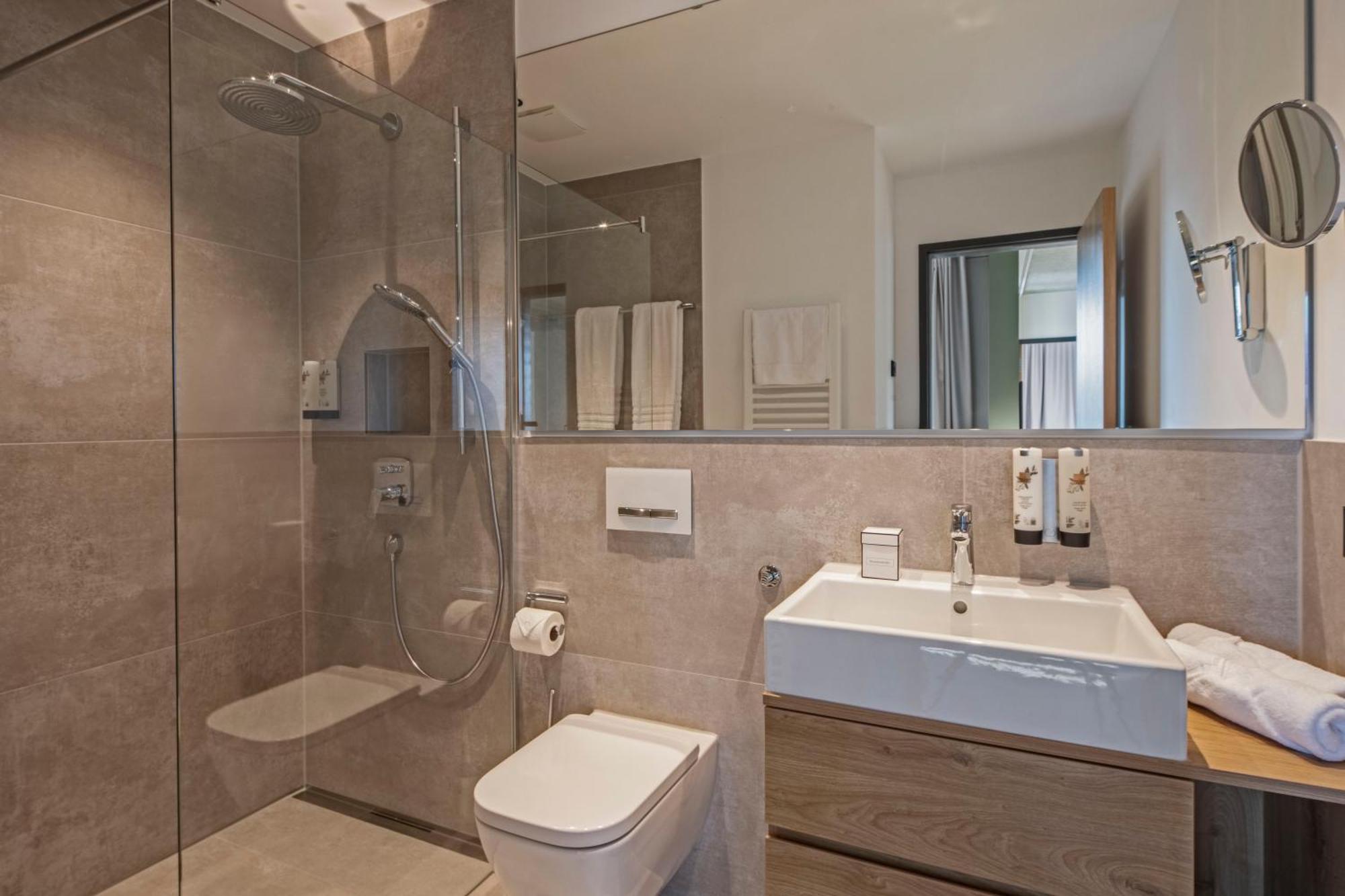 B5 Apartments คาร์ลสรูเฮอ ภายนอก รูปภาพ