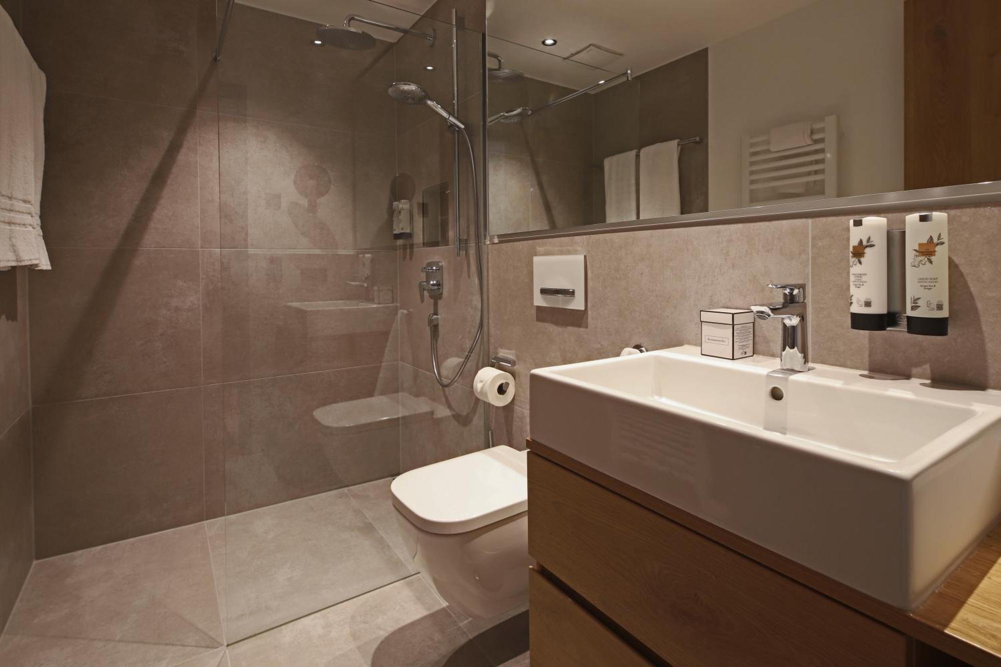 B5 Apartments คาร์ลสรูเฮอ ภายนอก รูปภาพ