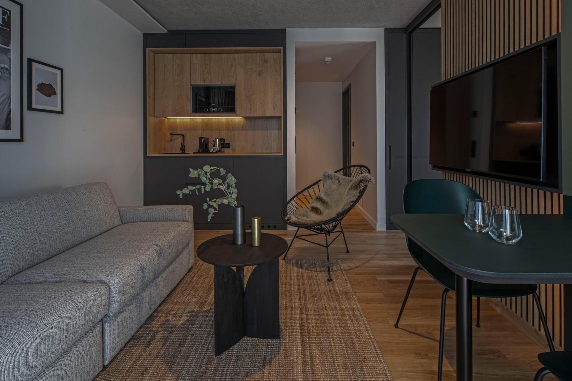 B5 Apartments คาร์ลสรูเฮอ ภายนอก รูปภาพ