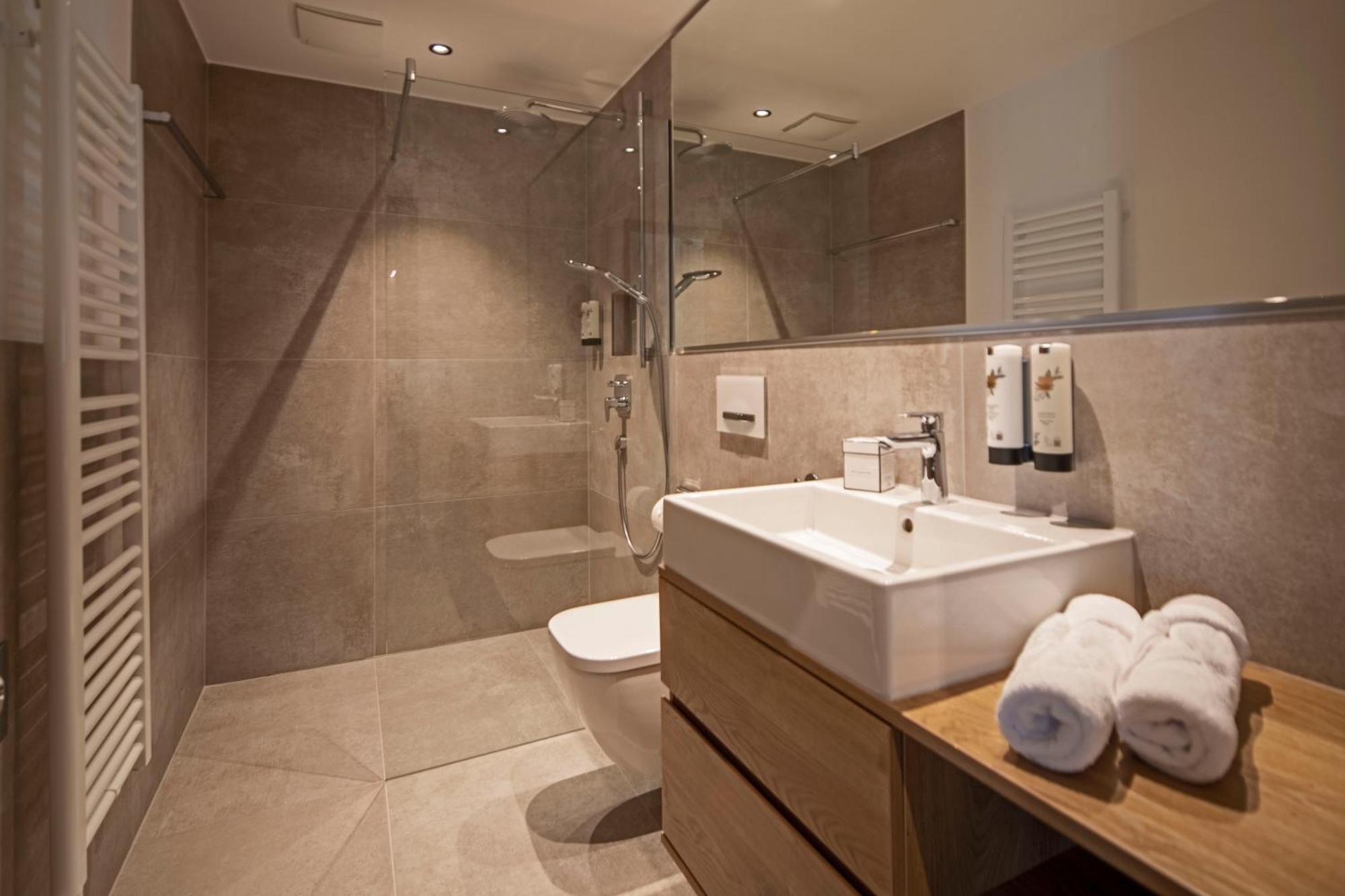 B5 Apartments คาร์ลสรูเฮอ ภายนอก รูปภาพ